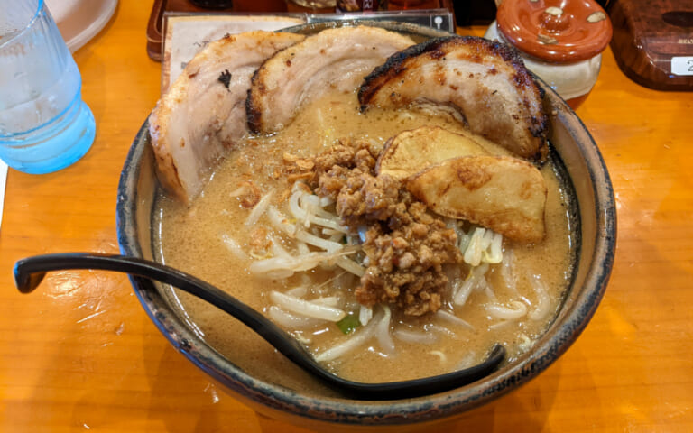 こだわりの味噌で丹念に仕込んだスープを堪能!! 瀬谷の「麺場 田所商店」 - 相鉄線に乗ろう‼